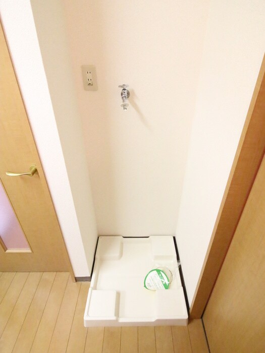 物件内観写真15　(洗濯機置場)