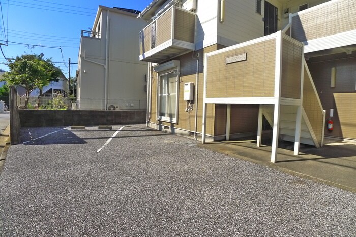 物件外観写真2　(駐車場)