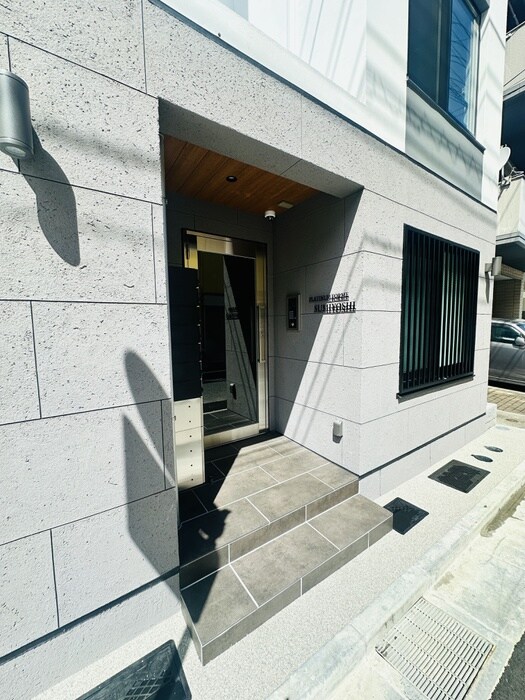 物件外観写真5　(エントランス部分)