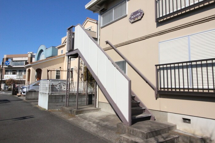 物件外観写真2　(エントランス部分)