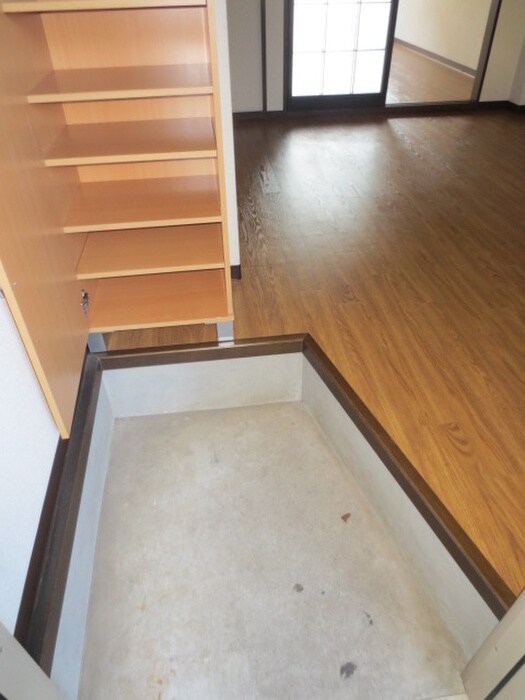 物件内観写真7　(玄関)