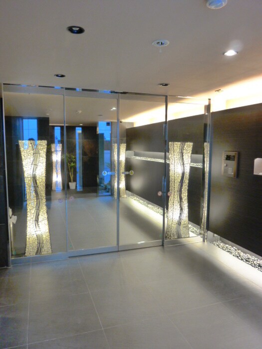 物件外観写真3　(エントランス部分)