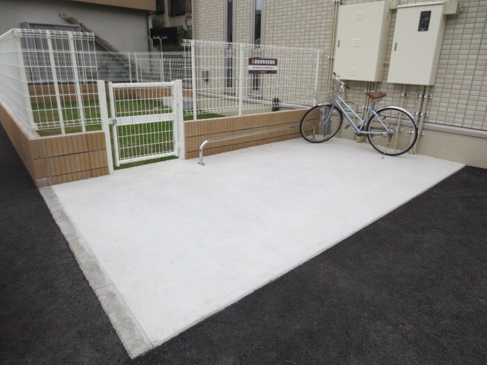 物件外観写真5　(駐輪場)