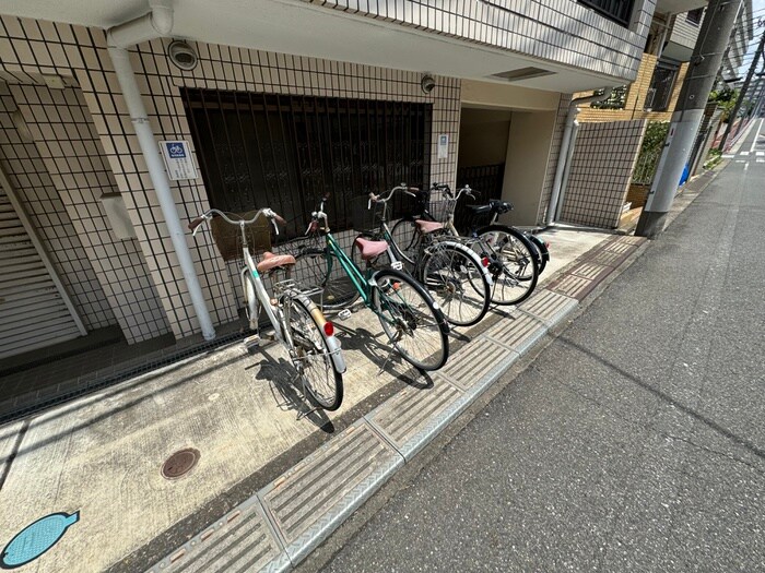 物件外観写真5　(駐輪場)