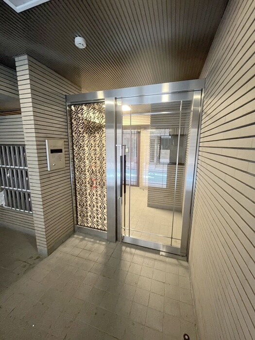 物件外観写真5　(エントランス部分)