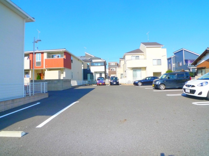 物件外観写真3　(駐車場)