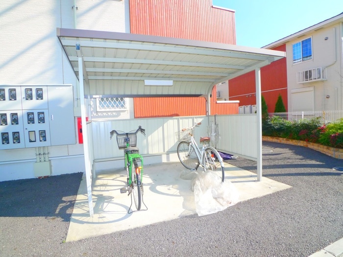 物件外観写真4　(駐輪場)