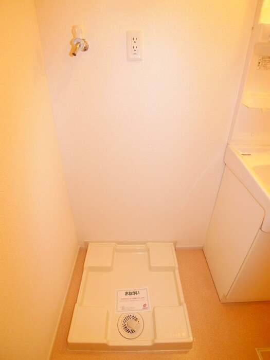 物件内観写真11　(洗濯機置場)