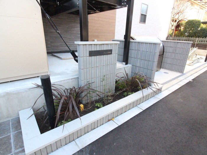 物件外観写真3　(エントランス部分)