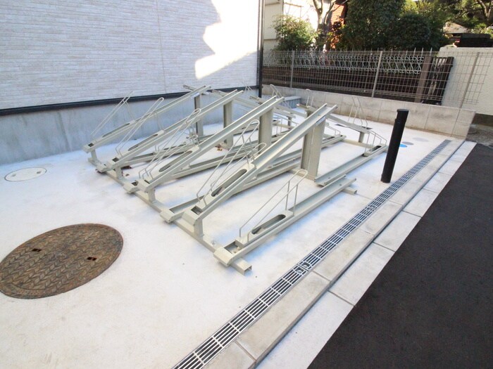 物件外観写真5　(駐輪場)