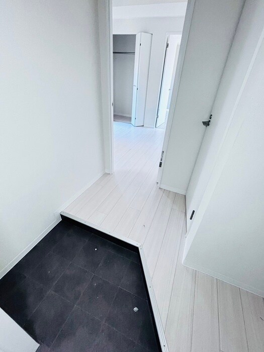 物件内観写真16　(玄関)