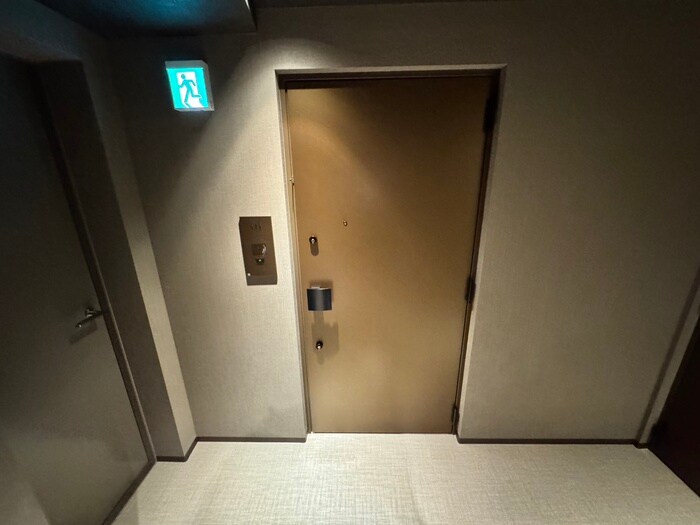 物件内観写真7　(玄関)