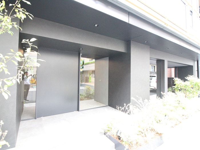 物件外観写真4　(エントランス部分)