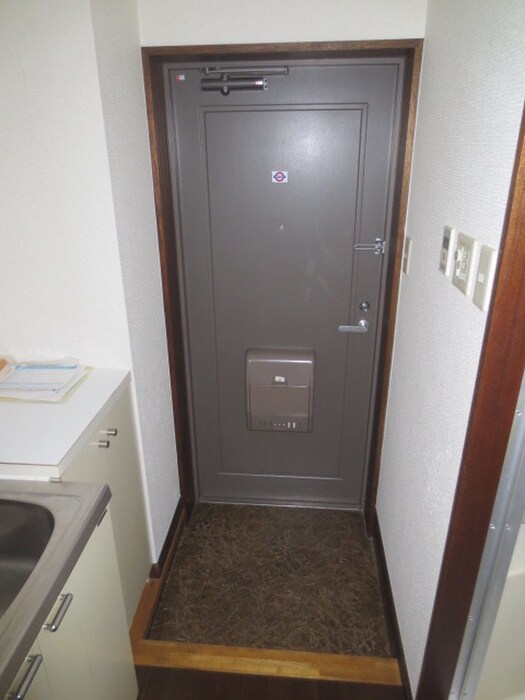 物件内観写真9　(玄関)