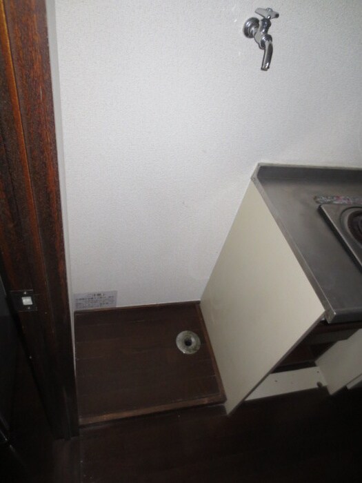 物件内観写真10　(洗濯機置場)