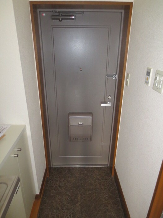 物件内観写真12　(玄関)