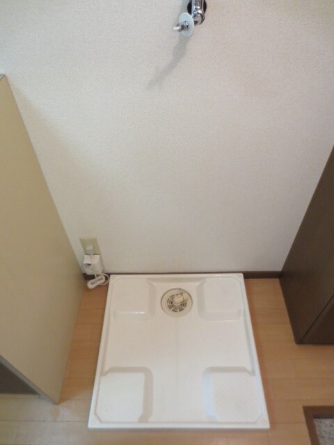 物件内観写真15　(洗濯機置場)