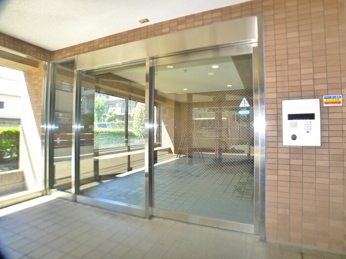 物件外観写真2　(エントランス部分)