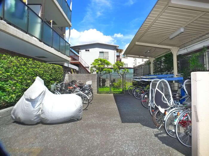 物件外観写真6　(駐輪場)