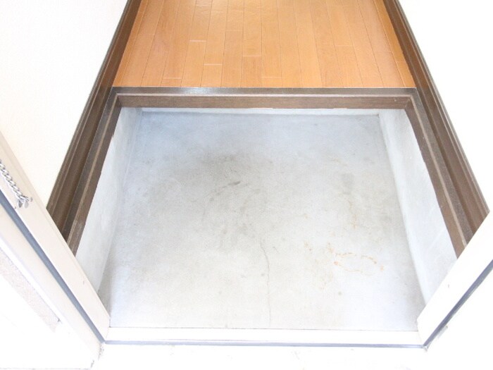 物件内観写真16　(玄関)