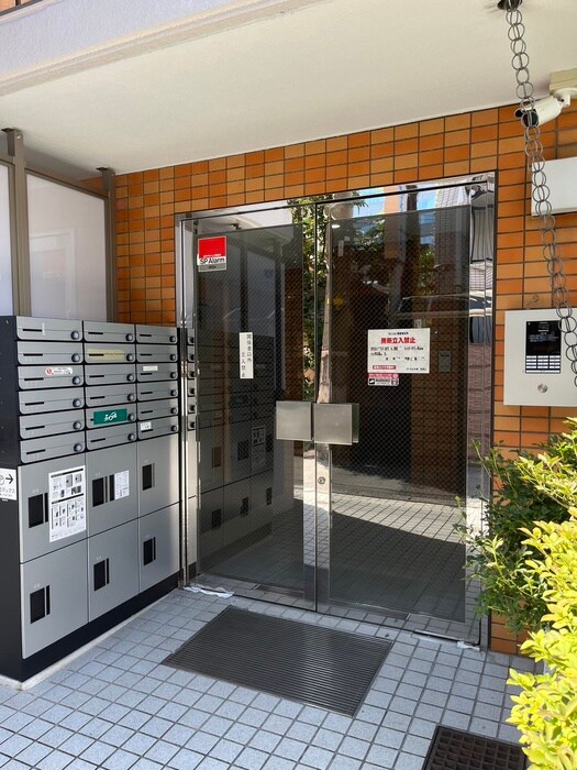 物件外観写真3　(エントランス部分)
