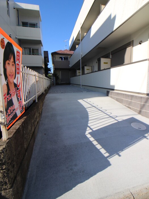 物件外観写真3　(駐車場)