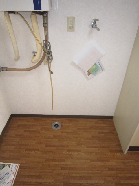 物件内観写真12　(洗濯機置場)