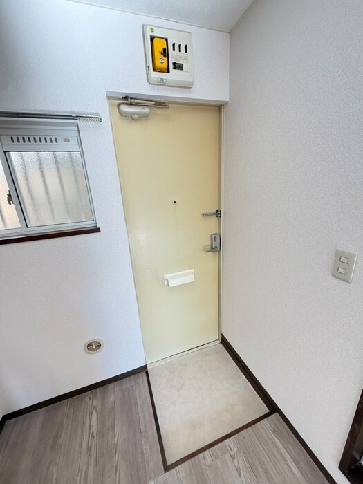 物件内観写真16　(玄関)