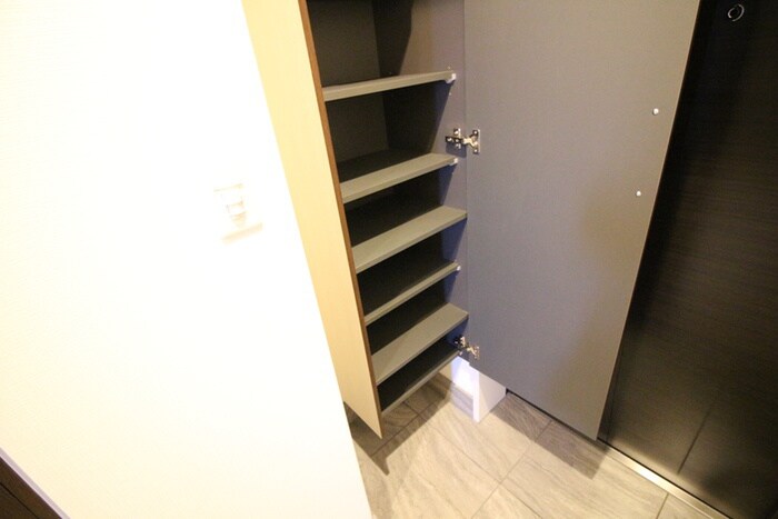 物件内観写真7　(玄関)