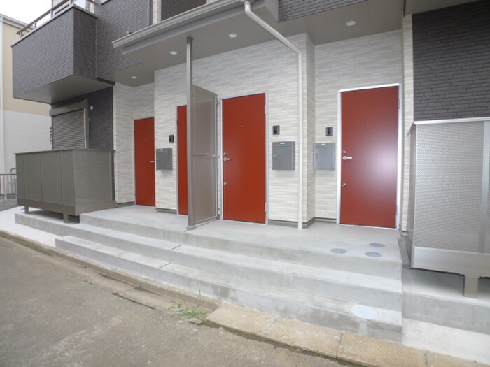 物件外観写真3　(エントランス部分)