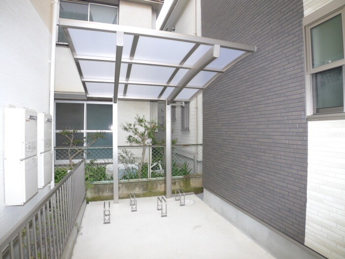 物件外観写真4　(駐輪場)