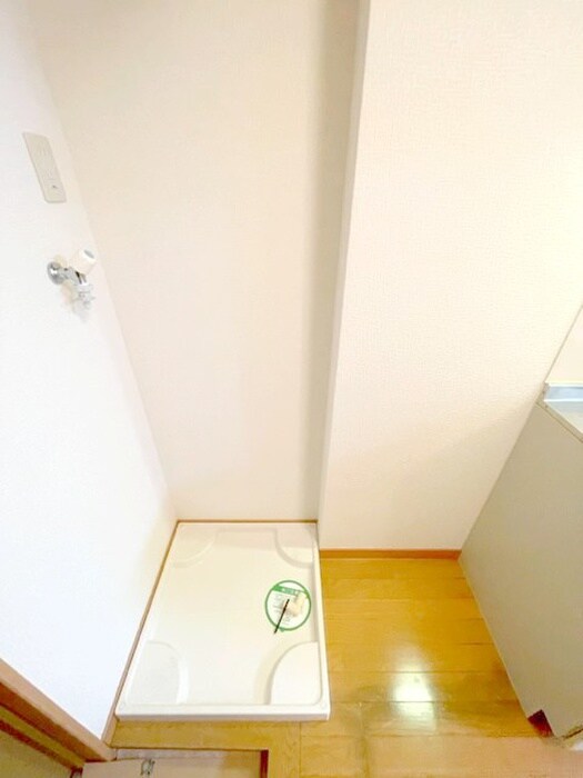 物件内観写真14　(洗濯機置場)