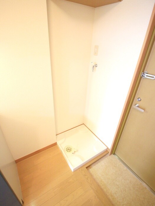 物件内観写真15　(洗濯機置場)