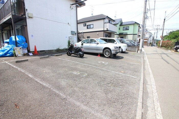 物件外観写真4　(駐車場)