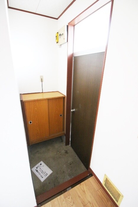 物件内観写真13　(玄関)