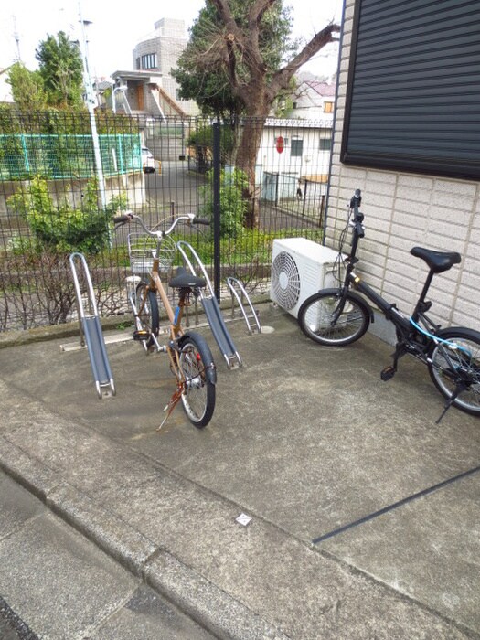 物件外観写真4　(駐輪場)