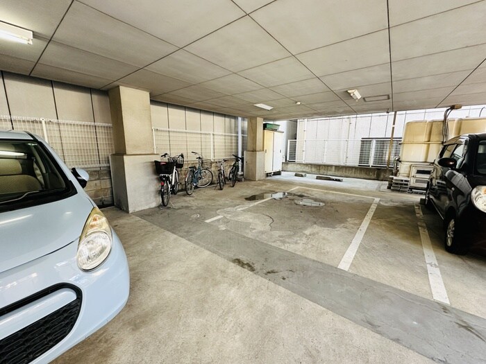 物件外観写真4　(駐車場)