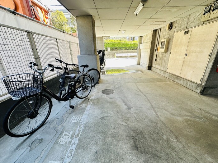 物件外観写真5　(駐輪場)