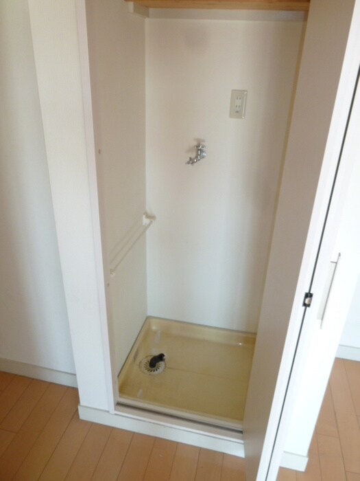 物件内観写真14　(洗濯機置場)