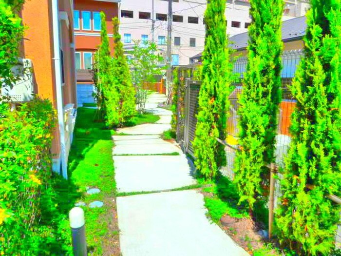 物件外観写真3　(エントランス部分)