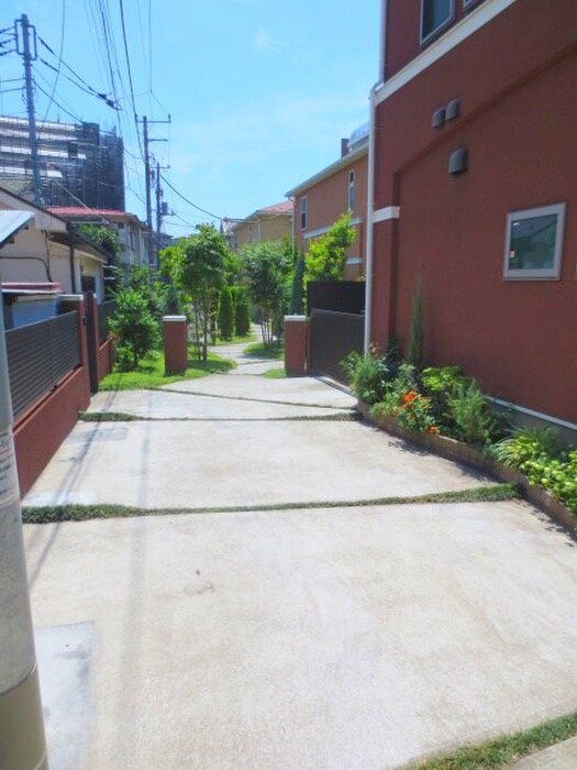 物件外観写真4　(エントランス部分)