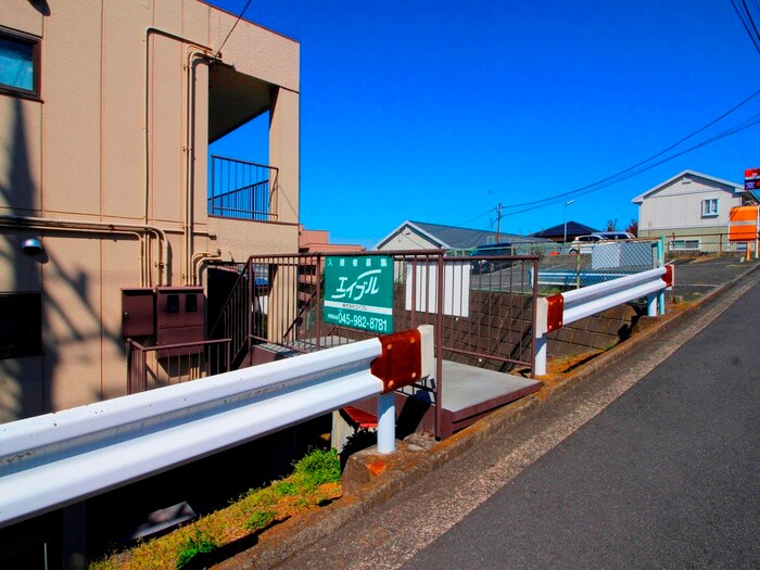 物件外観写真4　(エントランス部分)