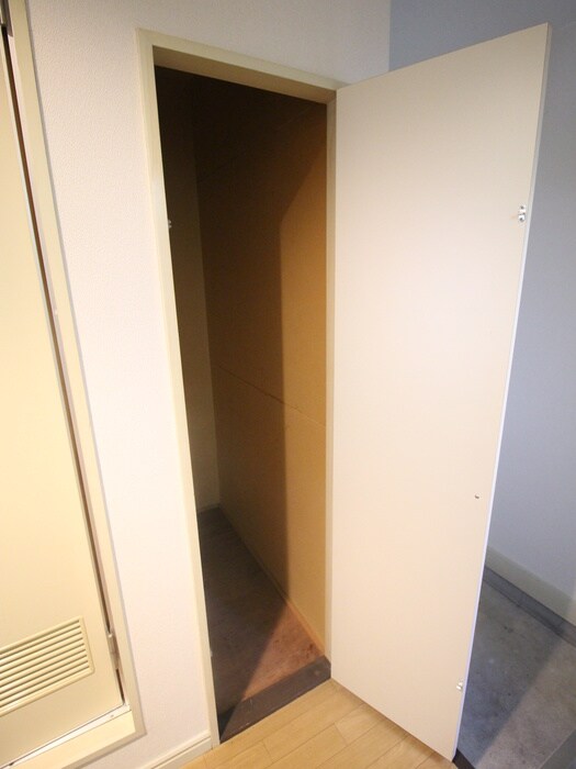 物件内観写真16　(収納)