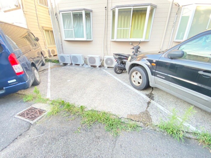 物件外観写真3　(駐車場)
