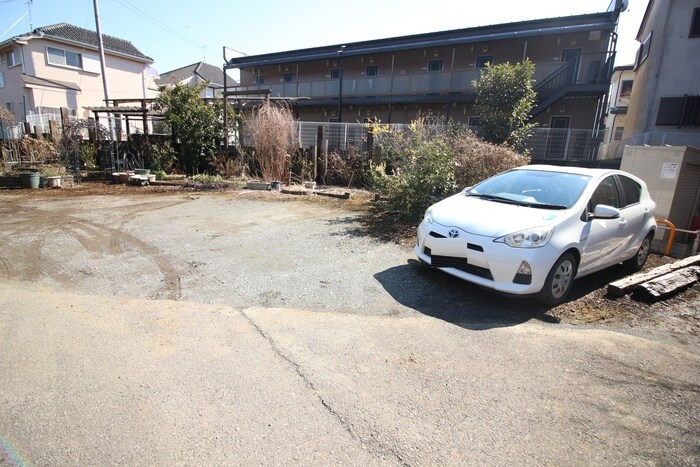 物件外観写真6　(駐車場)