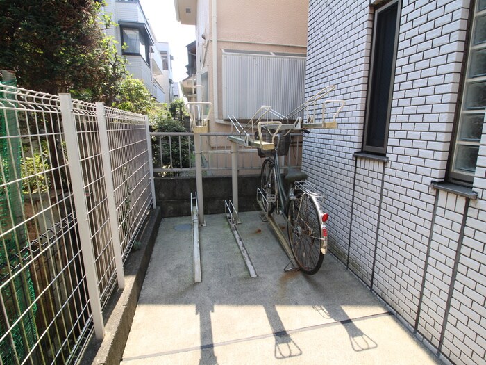 物件外観写真5　(駐輪場)