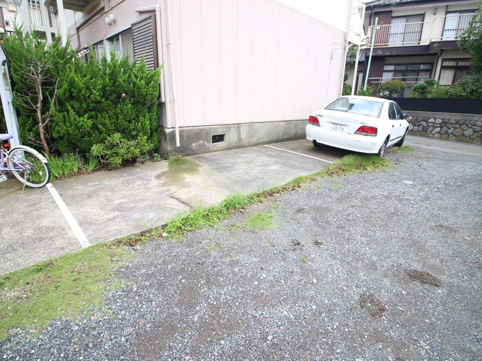 物件外観写真3　(駐車場)