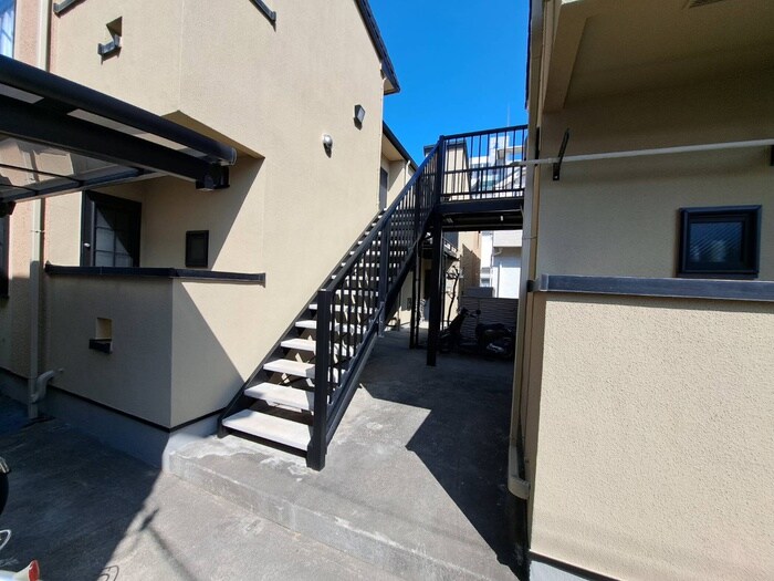 物件外観写真5　(エントランス部分)