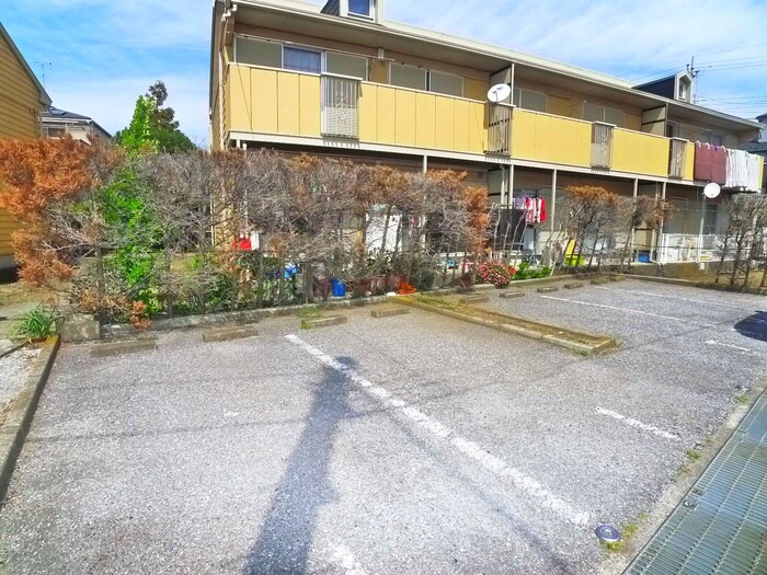 物件外観写真4　(駐車場)