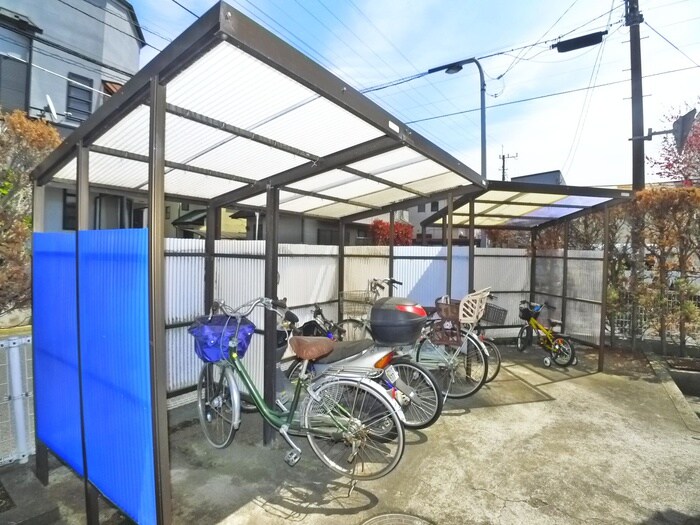 物件外観写真5　(駐輪場)